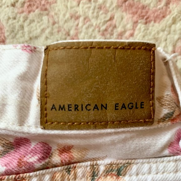 Denim Floral Pink and White Shorts American Eagle - Picture 3 of 5